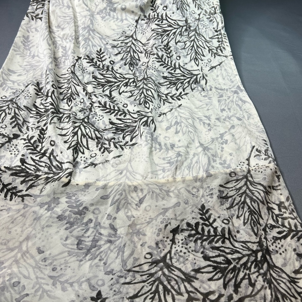 Michelle Jonas Gray and White Silk Midi Length Dress NWT - Picture 4 of 9